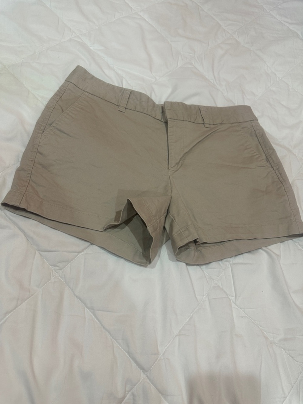 NWOT GAP Women Khaki Mid-Rise Cotton Blend Shorts size 8
